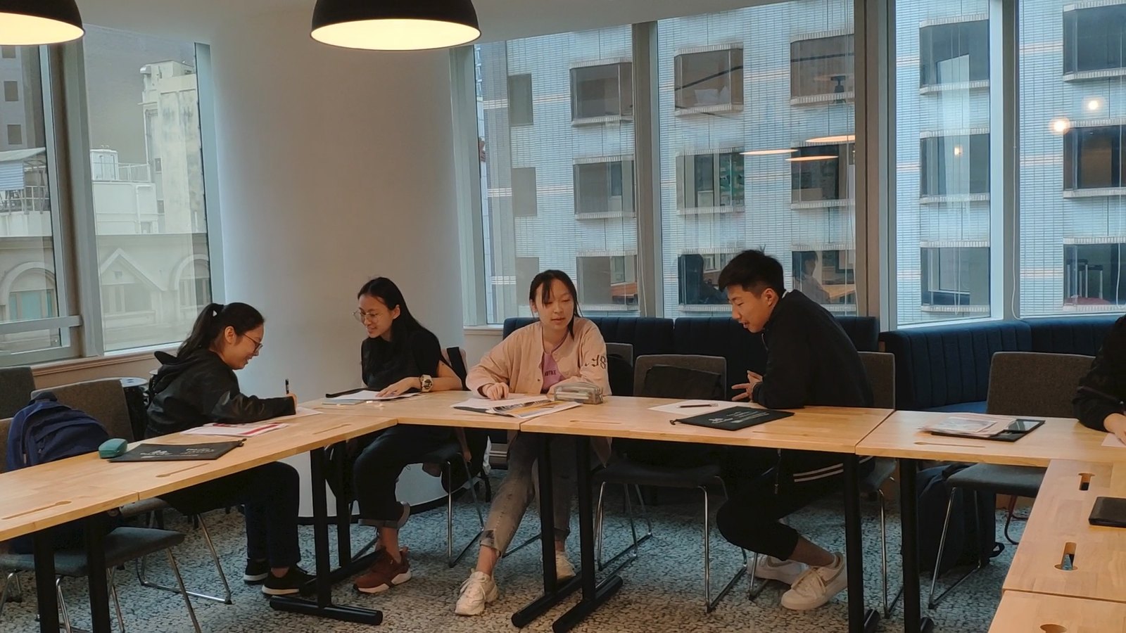 香港副學士 2+2：面試備考小組討論